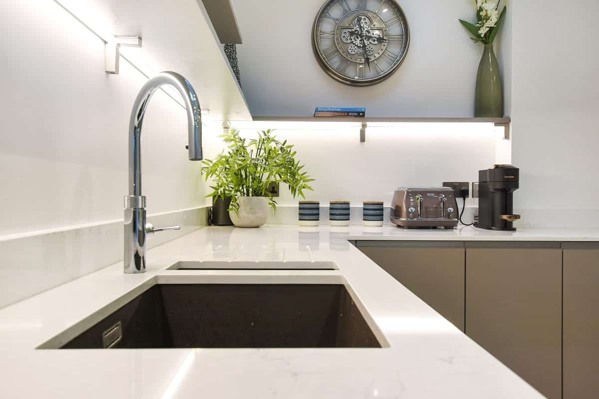 Sophisticated Modern Handleless Kitchen
