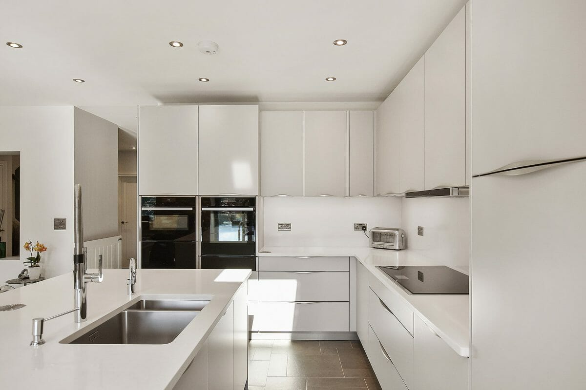 RHEBSTONE - All white modern kitchen with island