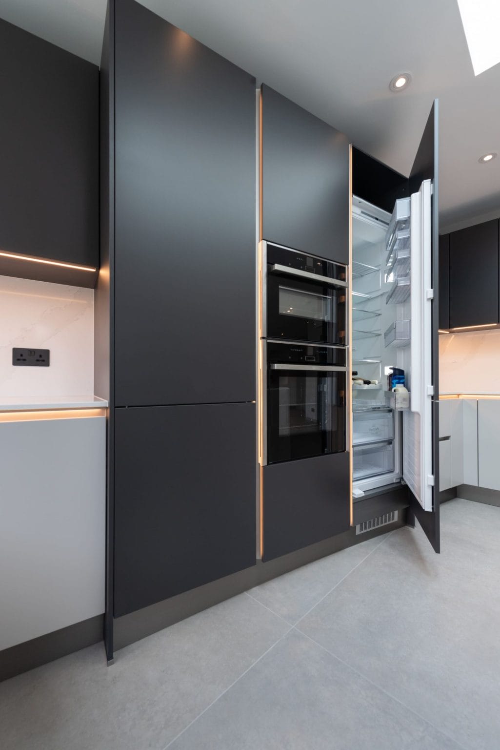 Sleek Modern Graphite and Platinum Grey Kitchen | Ebstone Kitchens