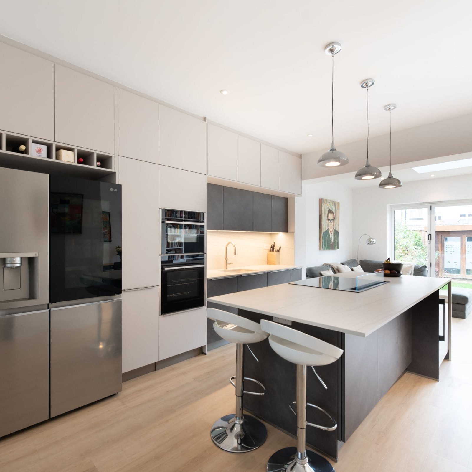 Stylish Nolte Kitchen with a Sleek Island Design (2) Stylish Nolte Kitchen with a Sleek Island Design (2)